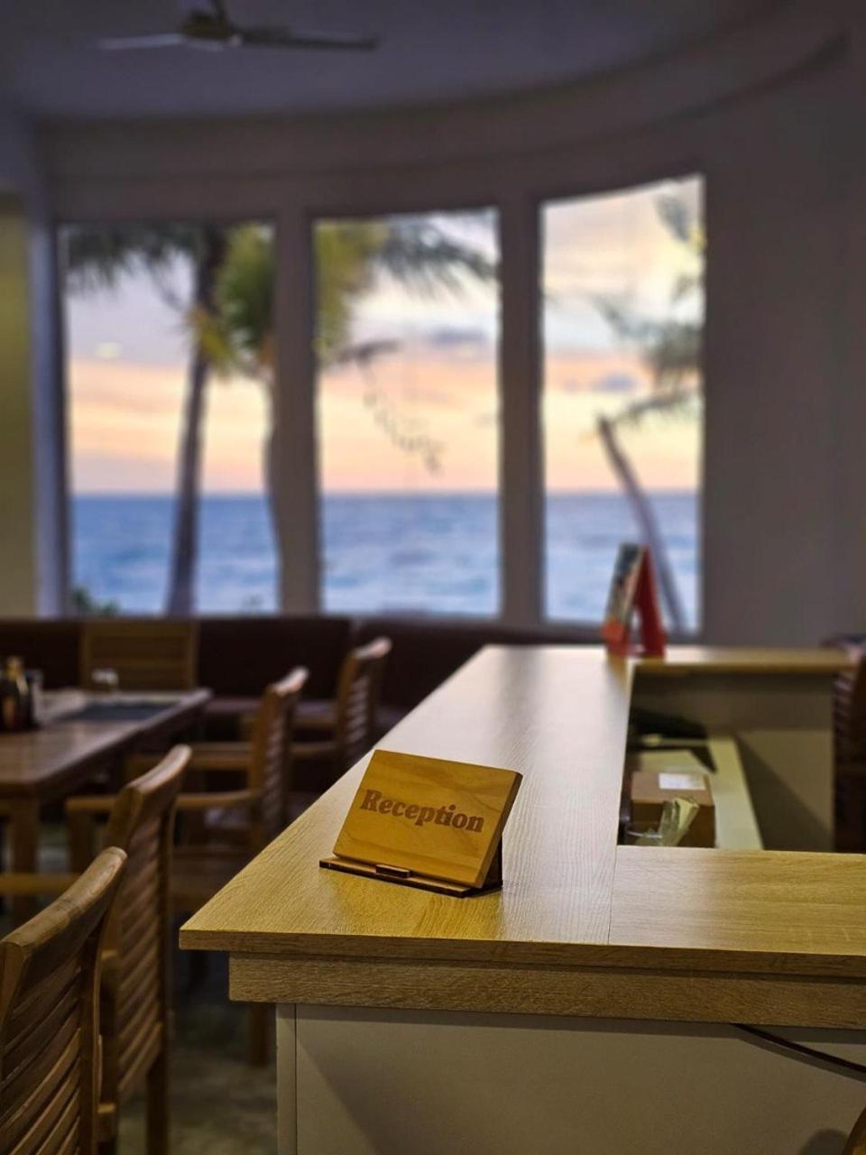 Hotel The Sunset *