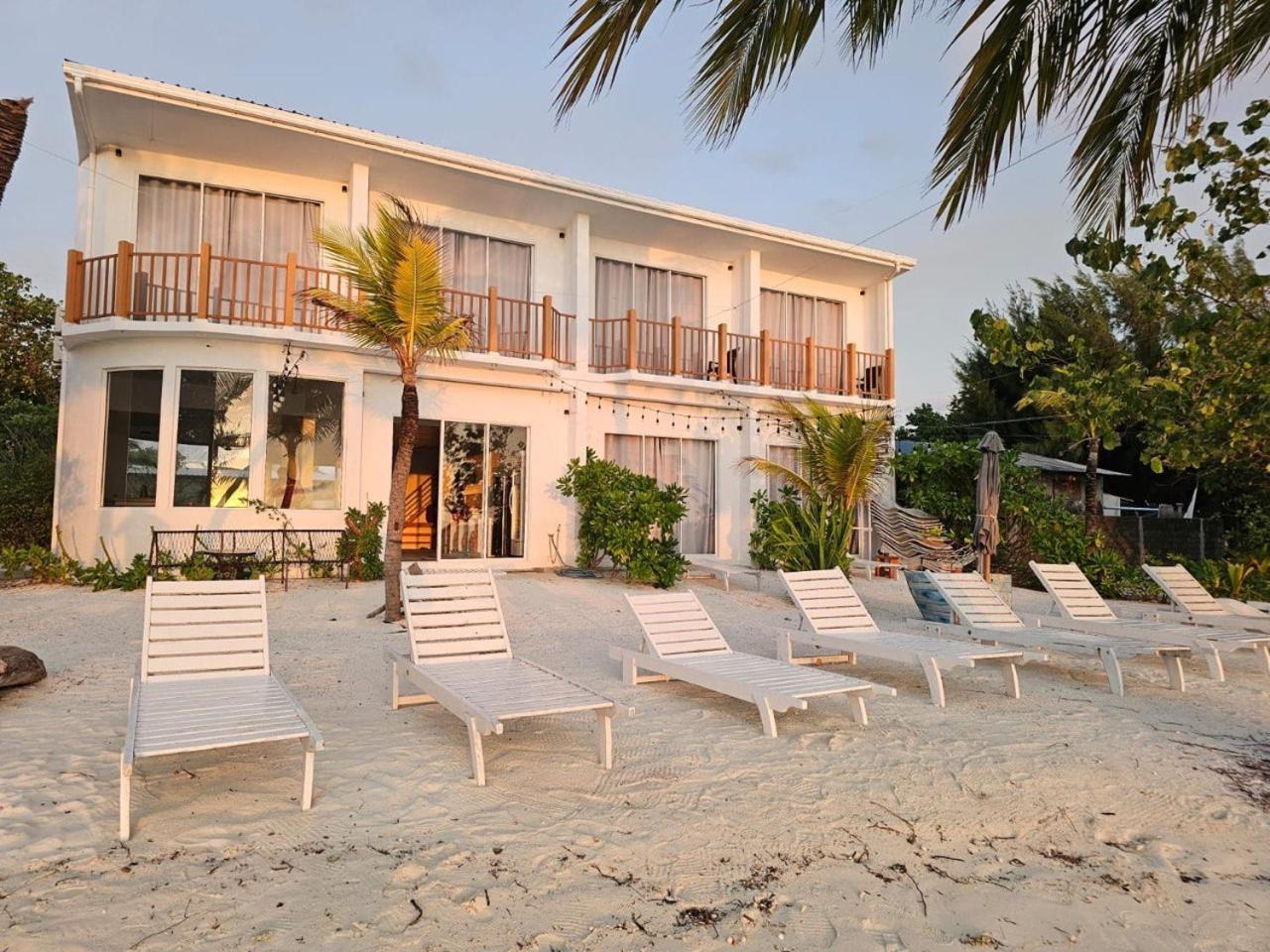 Hotel The Sunset *